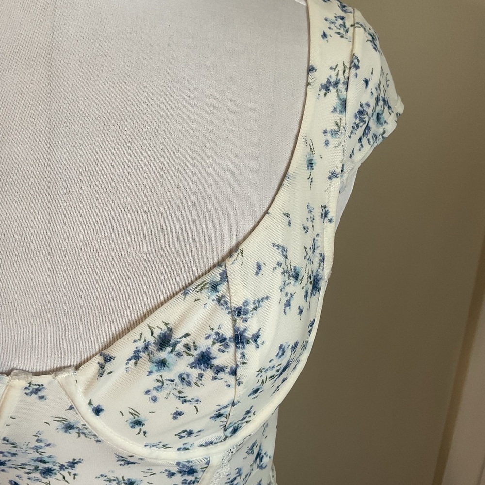 Garage White and Blue Floral Crop Top Tie Back Size Medium - Picture 3 of 6